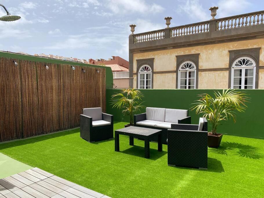 Traditional Townhouse With Private Rooftop Terrace *