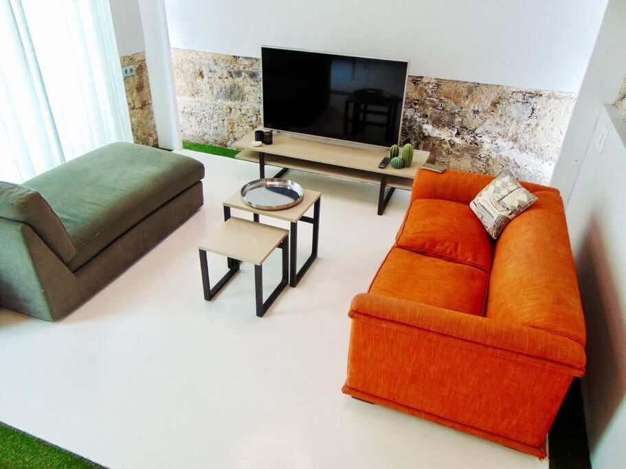 Traditional Townhouse With Private Rooftop Terrace *